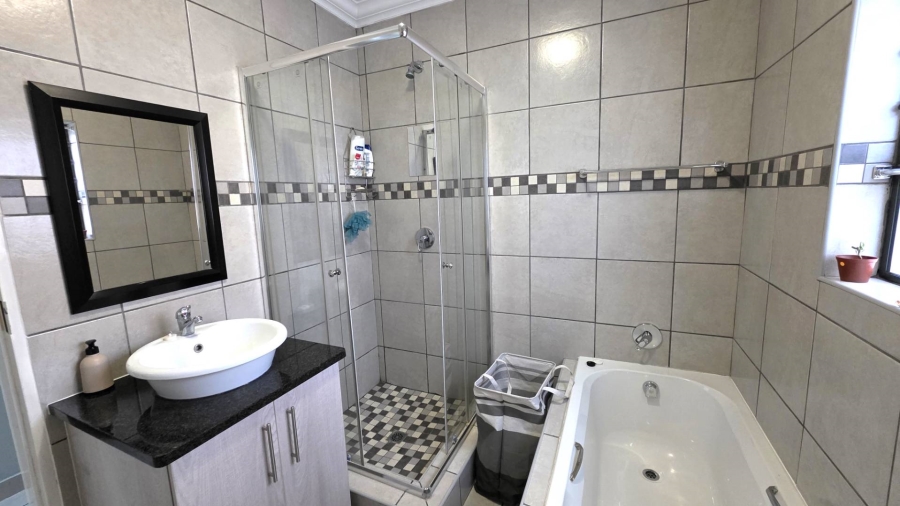 To Let 3 Bedroom Property for Rent in Melodie North West
